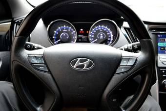 2010 Hyundai Sonata Pics