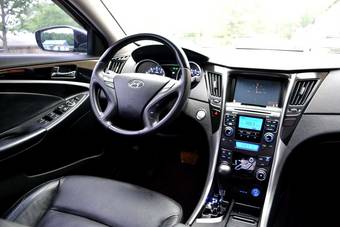 2010 Hyundai Sonata Pics