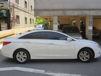 2011 Hyundai Sonata Photos