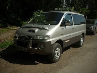 2001 Hyundai Starex Photos