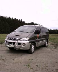 2001 Hyundai Starex Photos