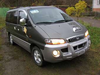 2002 Hyundai Starex Photos