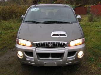 2002 Hyundai Starex Photos