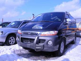 2002 Hyundai Starex Photos