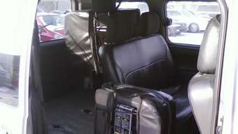 2002 Hyundai Starex Images