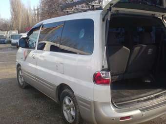 2002 Hyundai Starex Images
