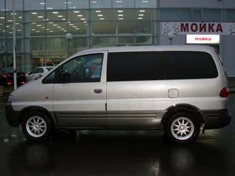 2002 Hyundai Starex Photos