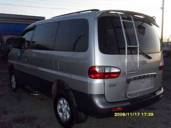 2002 Hyundai Starex Images