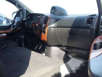 2002 Hyundai Starex Photos