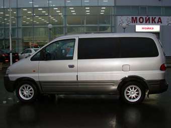 2002 Hyundai Starex Images