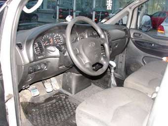 2002 Hyundai Starex Pictures