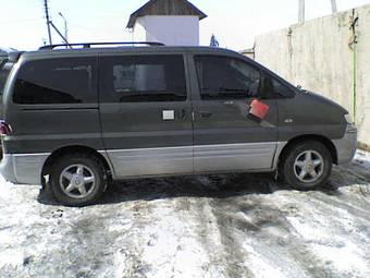 2002 Hyundai Starex Images