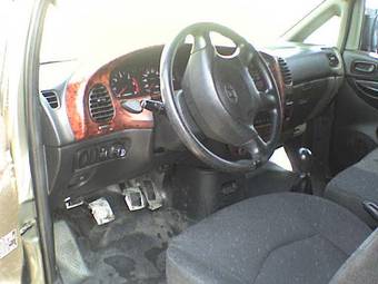2002 Hyundai Starex Pics