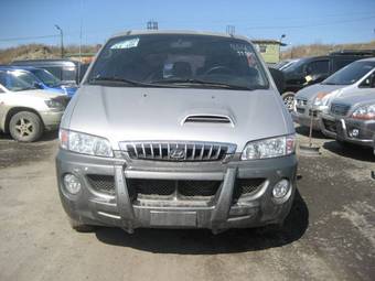 2002 Hyundai Starex Photos