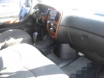 2002 Hyundai Starex Images
