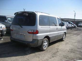 2002 Hyundai Starex Photos