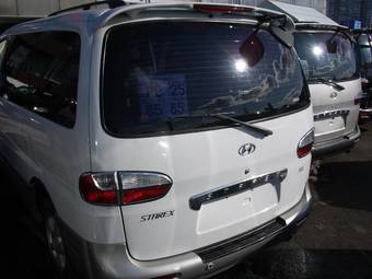 2002 Hyundai Starex Images