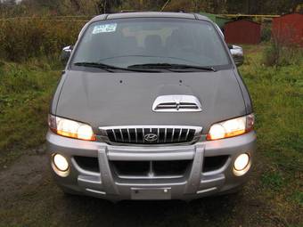 2002 Hyundai Starex Images