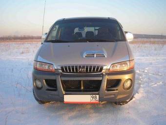 2002 Hyundai Starex Photos