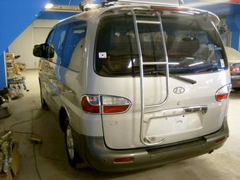 2002 Hyundai Starex Photos