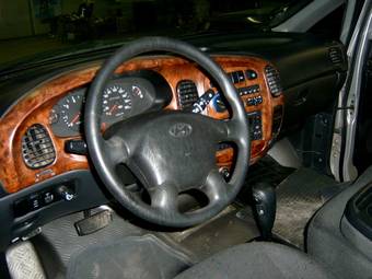 2002 Hyundai Starex Images
