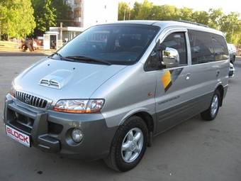 2002 Hyundai Starex Images