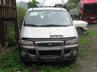 2002 Hyundai Starex Photos