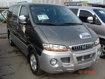 2002 Hyundai Starex Photos