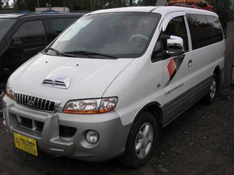 2002 Hyundai Starex Photos