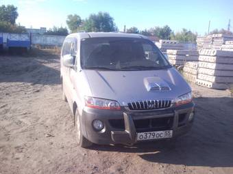 2002 Hyundai Starex Photos