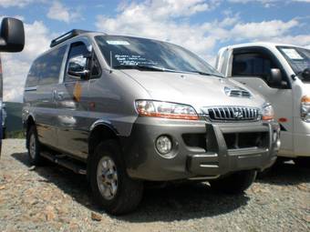 2002 Hyundai Starex Photos
