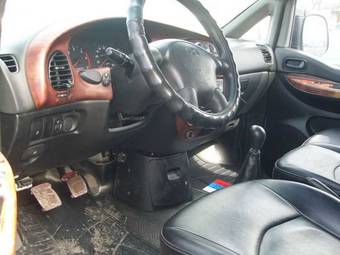 2003 Hyundai Starex Photos