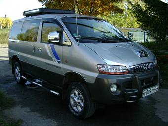 2003 Hyundai Starex Photos