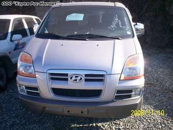 2004 Hyundai Starex Photos