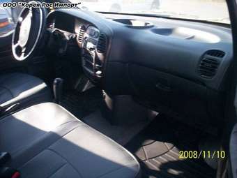 2004 Hyundai Starex Pictures