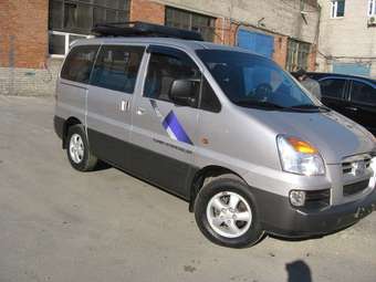 2004 Hyundai Starex Photos