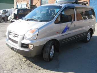 2004 Hyundai Starex Images