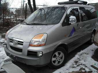 2004 Hyundai Starex Photos