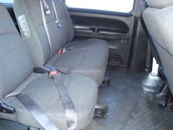 2004 Hyundai Starex Images