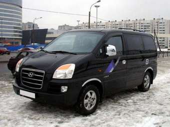 2004 Hyundai Starex Photos