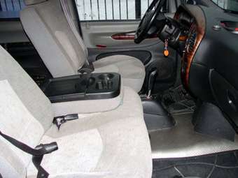 2004 Hyundai Starex Images