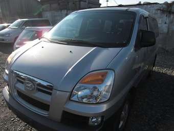 2004 Hyundai Starex Photos