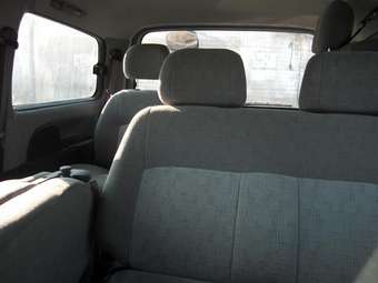 2004 Hyundai Starex Photos