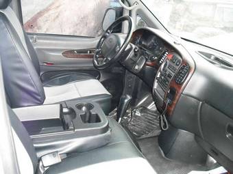 2004 Hyundai Starex Photos