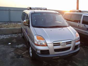 2004 Hyundai Starex Photos