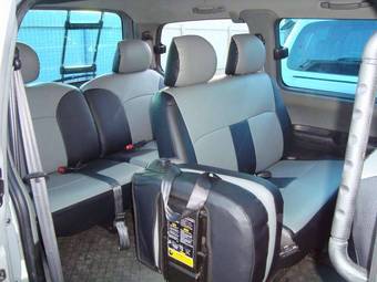 2004 Hyundai Starex Images