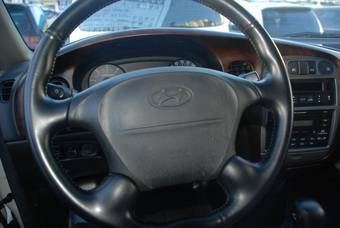 2004 Hyundai Starex Photos