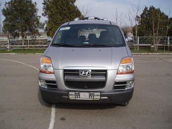 2004 Hyundai Starex Images