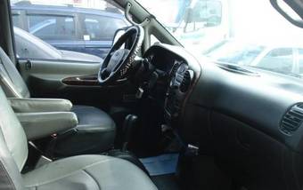 2004 Hyundai Starex Pictures