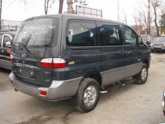 2004 Hyundai Starex Images